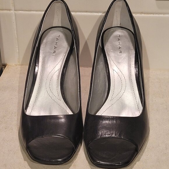 Tahari Riddle Women's size 9.5 open toe pumps shoes - Picture 1 of 12
